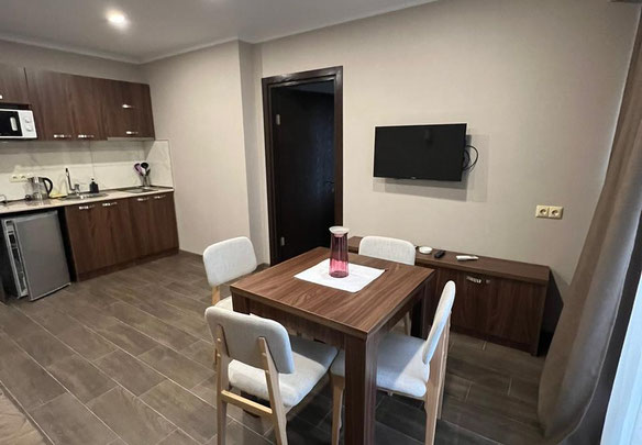 Sokakta satılık daire. Şerif Khimshiashvili