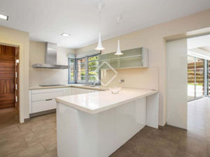 西班牙、加泰罗尼亚、巴塞罗那的山间别墅 — 来自开发商和业主的房地产搜索引擎 GEOLN.COM. 照片 7