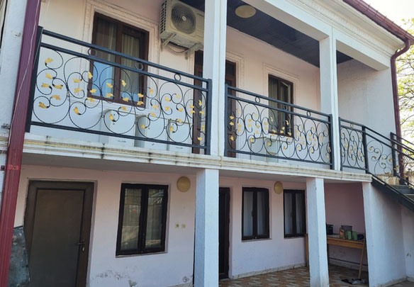 Продам будинок з ділянкою поруч з морем