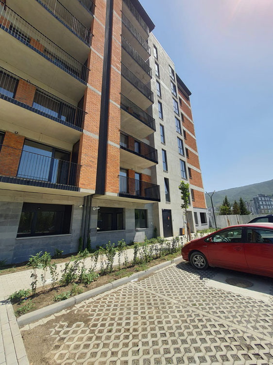 Це поле {контексту}. Переклад тексту з грузинської мови на українську:

Квартира у Сабуртало — Пошуковик нерухомості від забудовників і власників GEOLN.COM. Фото 1