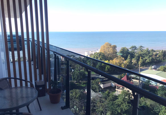 Квартира в Махінджаурі з видом на море
