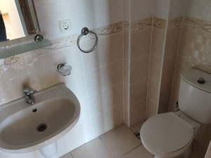 A 400 m de la carretera Pamukkale – Villa independiente de 3 plantas 6+1 – ¡Adecuada para familias numerosas y como inversión! — Encuentre propiedades fuera del plan o reventa de bienes inmuebles directamente de desarrolladores y propietarios GEOLN.COM. Foto 12