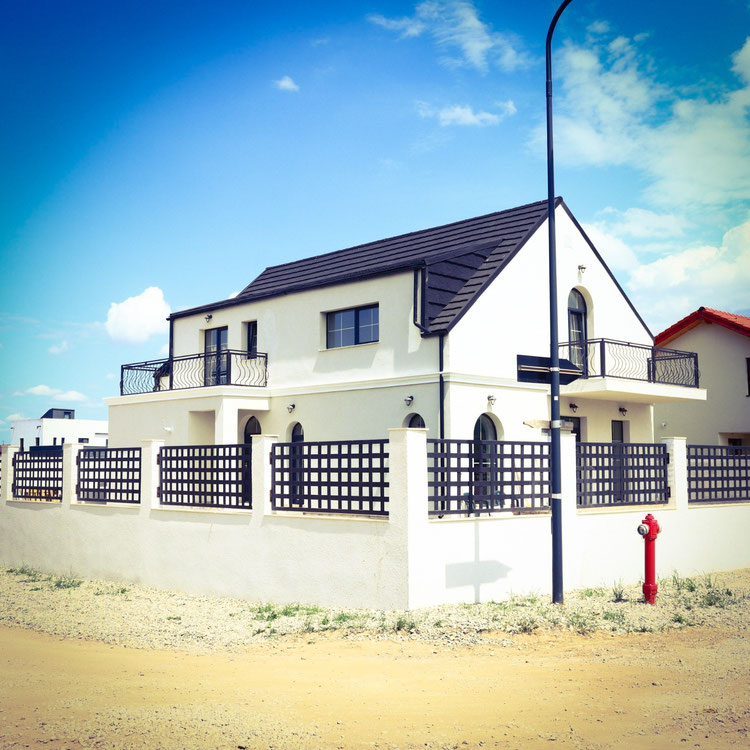 Real estate in Q Villa — look at the real estate search engine GEOLN.COM. Photo 1