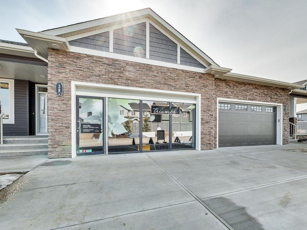 房地产在 Ambleside Triumph Bungalows — look at the real estate search engine GEOLN.COM. 照片 1