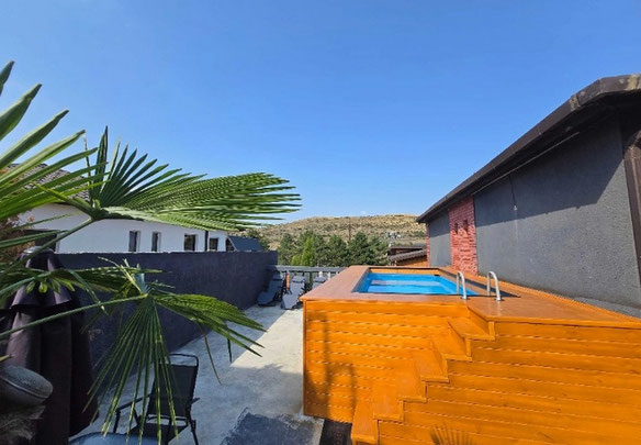 Продається новий котедж з басейном у Сабуртало, озеро Лісі