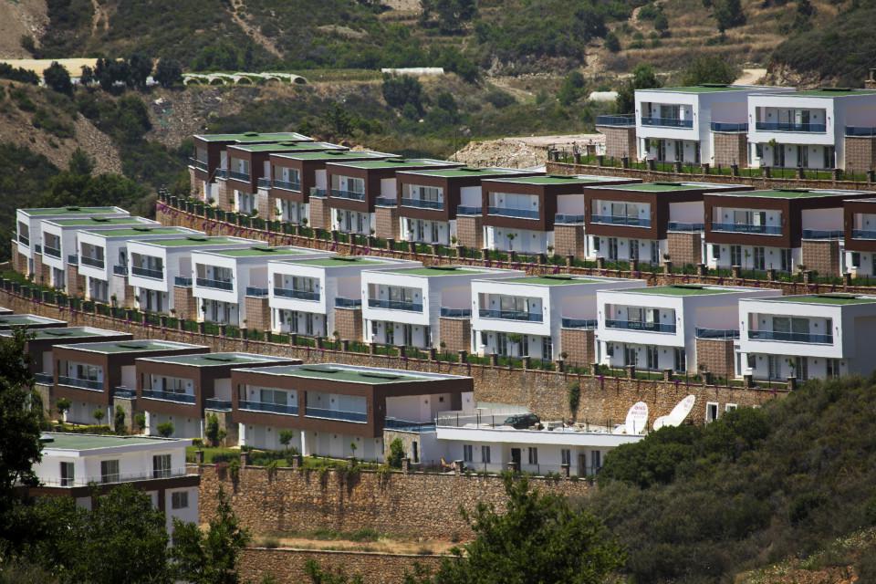 Real estate in GRANADA RESIDENCE — look at the real estate search engine GEOLN.COM. Photo 1