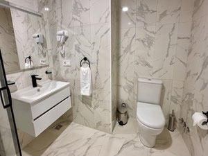 出售配备齐全的海景公寓，位于商务级别的“Steps”综合体内 — 来自开发商和业主的房地产搜索引擎 GEOLN.COM. 照片 10