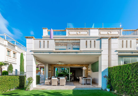 Reihenhaus 5 Schlafzimmer 403 m² in Sierra Blanca, Spanien