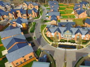 房地产在 Upper Longcross — look at the real estate search engine GEOLN.COM. 照片 3