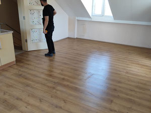 A 400 m de la carretera Pamukkale – Villa independiente de 3 plantas 6+1 – ¡Adecuada para familias numerosas y como inversión! — Encuentre propiedades fuera del plan o reventa de bienes inmuebles directamente de desarrolladores y propietarios GEOLN.COM. Foto 21