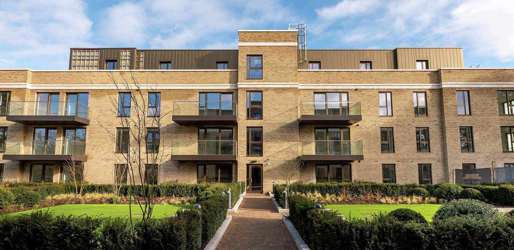 Real estate in Trent Park — look at the real estate search engine GEOLN.COM. Photo 1