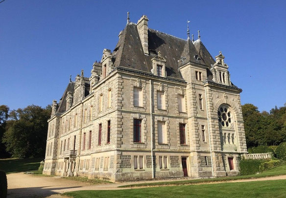 Zamek we Francji, Bretanii, Carentoire