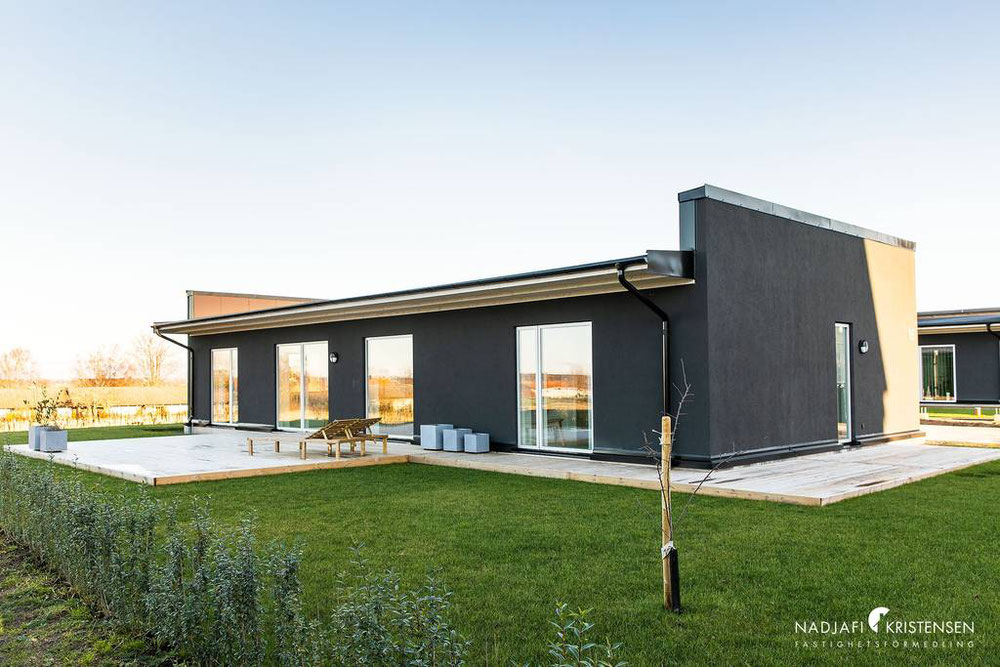 Real estate in Agatvagen 15 — look at the real estate search engine GEOLN.COM. Photo 1