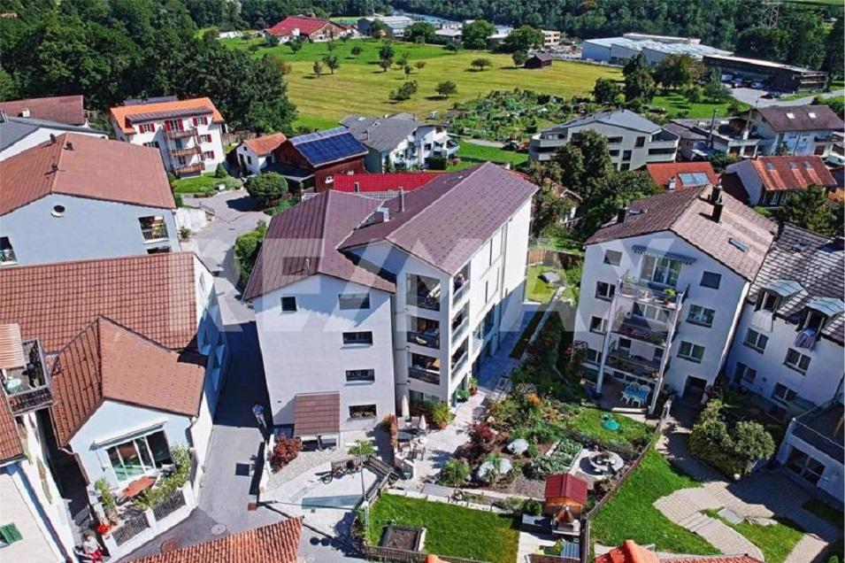 Real estate in Im Gassli — look at the real estate search engine GEOLN.COM. Photo 1