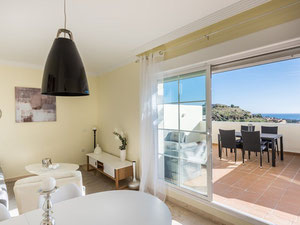 公寓在山上，在郊区，在西班牙，安达卢西亚，贝纳尔马德纳的海边 — 来自开发商和业主的房地产搜索引擎 GEOLN.COM. 照片 3