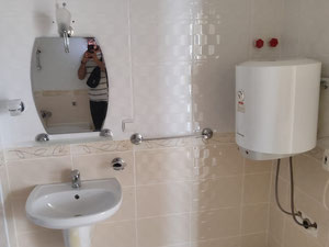 A 400 m de la carretera Pamukkale – Villa independiente de 3 plantas 6+1 – ¡Adecuada para familias numerosas y como inversión! — Encuentre propiedades fuera del plan o reventa de bienes inmuebles directamente de desarrolladores y propietarios GEOLN.COM. Foto 5