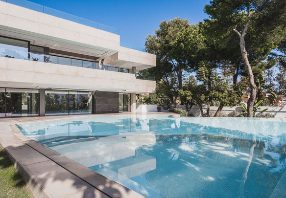 Villa 6 bedrooms 1204 m² in Isaba, Spain