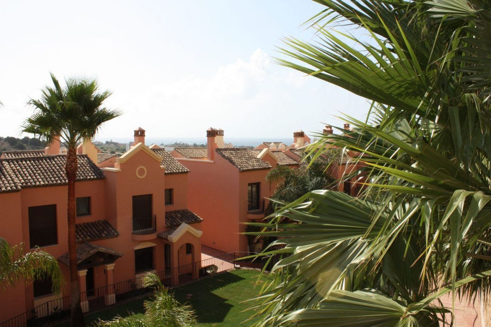 西班牙、安达卢西亚、埃斯特波纳的山区、郊区、森林中的公寓 — 来自开发商和业主的房地产搜索引擎 GEOLN.COM. 照片 1