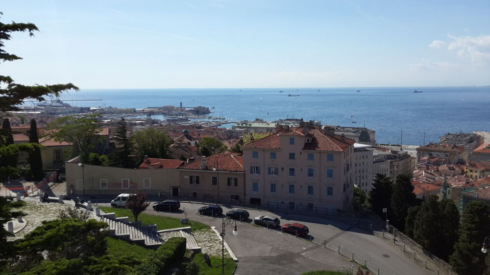 公寓在一个大城市，在意大利的海边，弗留利 - 威尼斯朱利亚，的里雅斯特 — 来自开发商和业主的房地产搜索引擎 GEOLN.COM. 照片 1