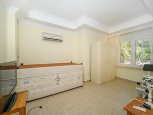 为了方便放松，别墅设有两个大露台和阳台 — 来自开发商和业主的房地产搜索引擎 GEOLN.COM. 照片 15