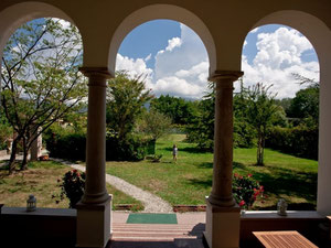 Villa junto al mar en Italia, Marina di Massa — Encuentre propiedades fuera del plan o reventa de bienes inmuebles directamente de desarrolladores y propietarios GEOLN.COM. Foto 4