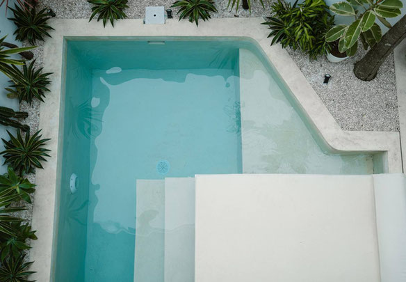 Сучасна вілла з басейном