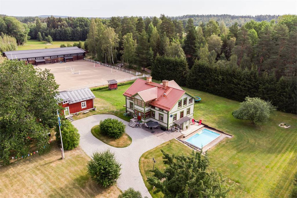 Real estate in Hellmansvagen 16 — look at the real estate search engine GEOLN.COM. Photo 1