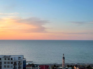 ბინა ზღვის ხედით — უძრავი ქონების ყიდვა და მფლო ბელებისგან GEOLN.COM. ფოტო 2