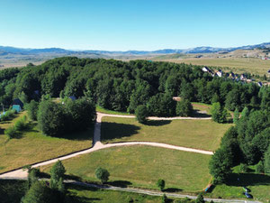 Ein einzigartiges urbanisiertes Grundstück in der Nähe von Durmitor — Immobilien-Suchservice von Bauträgern und Eigentümern GEOLN.COM. Foto 17