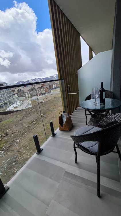 Atrio de Gudauri — Encuentre propiedades fuera del plan o reventa de bienes inmuebles directamente de desarrolladores y propietarios GEOLN.COM. Foto 1