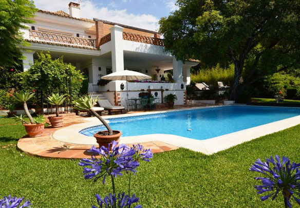 Villa 4 bedrooms 580 m² in Altos Reales, Spain