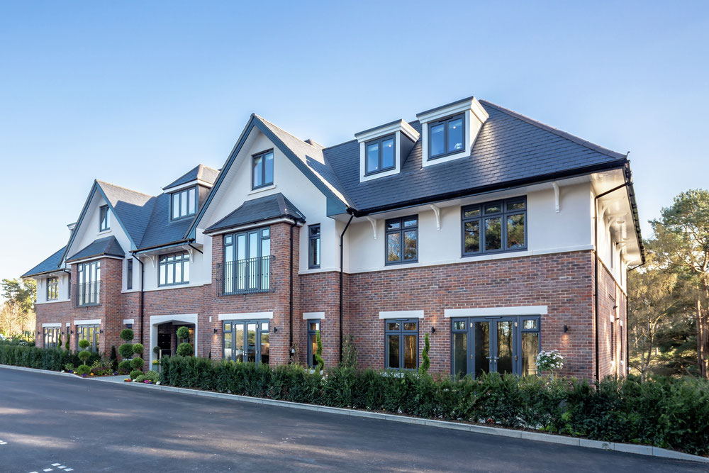 Real estate in Kings Ridge — look at the real estate search engine GEOLN.COM. Photo 1