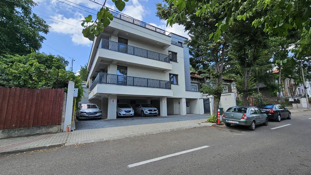 Haus mit separaten Apartments — Immobilien-Suchservice von Bauträgern und Eigentümern GEOLN.COM. Foto 1