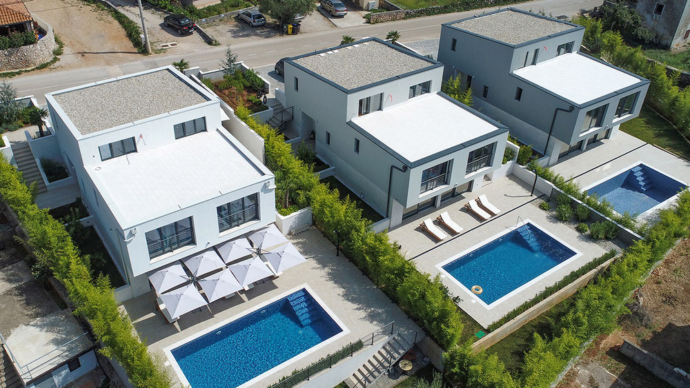 Nieruchomości w ATTRACTIVE NEW DEVELOPMENT ON THE ISLAND OF KRK — spójrz na wyszukiwarkę nieruchomości GEOLN.COM. Zdjęcie 1