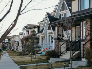 Real estate in Dolce Vita Homes at The Hills at Charlesworth — look at the real estate search engine GEOLN.COM. Photo 2