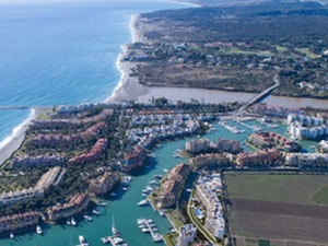 房地产在 Pier Marina Sotogrande — look at the real estate search engine GEOLN.COM. 照片 2