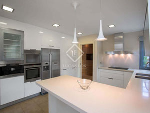 西班牙、加泰罗尼亚、巴塞罗那的山间别墅 — 来自开发商和业主的房地产搜索引擎 GEOLN.COM. 照片 6