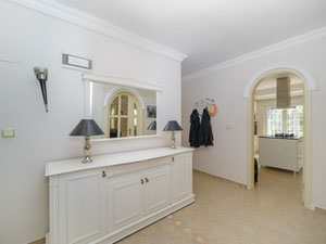 为了方便放松，别墅设有两个大露台和阳台 — 来自开发商和业主的房地产搜索引擎 GEOLN.COM. 照片 7