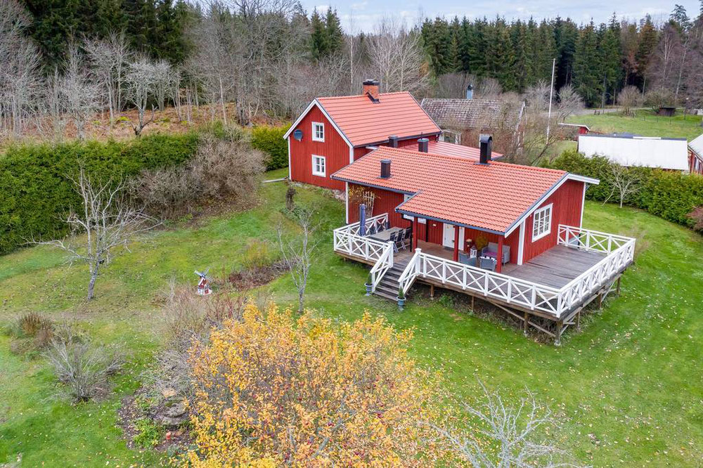 נדל"ן ב Gatekulla Ostra Hult 1 — עיין במנוע חיפוש הנדל"ן GEOLN.COM. תמונה 1