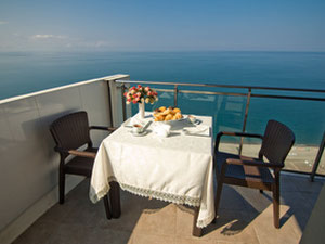 BATUMI GÜRCİSTAN'DA KENDİ PLAJ KENARI HAZIR 4 YILDIZLI OTEL İŞİNİZİ SAHİBİ OLUN — Sahiplerden yada inşaatcilardan mülkiyet arama GEOLN.COM. Fotoğraf 3