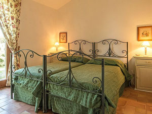 山中别墅、湖边别墅、郊区别墅、意大利森林中、翁布里亚、奥维多 — 来自开发商和业主的房地产搜索引擎 GEOLN.COM. 照片 9