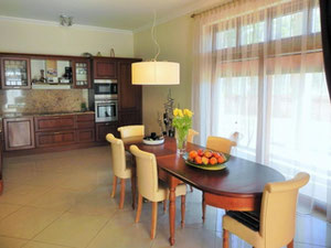 منزل على ضفاف البحيرة ، في الضواحي ، في الغابة في لاتفيا ، ريغا ، أولبروكا — ابحث عن عقار قيد الإنشاء أو عقار معاد بيعه مباشرة من المطورين والملاك GEOLN.COM. صورة فوتوغرافية 6