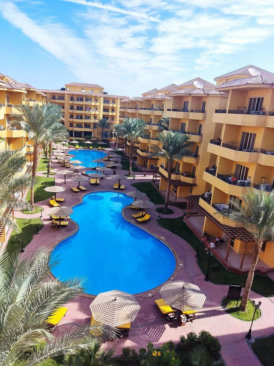 Apartment in British resort — Find off-plan property or real estate resale directly from developers and owners GEOLN.COM. Photo 1