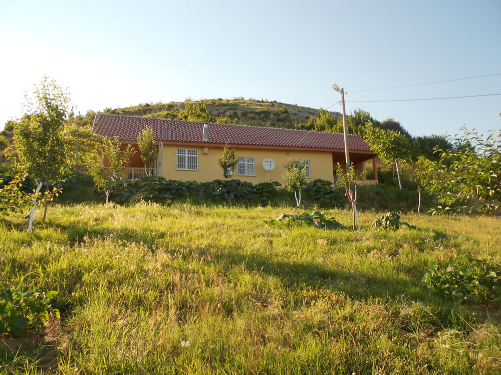 FOR SALE HOUSE AND LAND — Find off-plan property or real estate resale directly from developers and owners GEOLN.COM. Photo 1