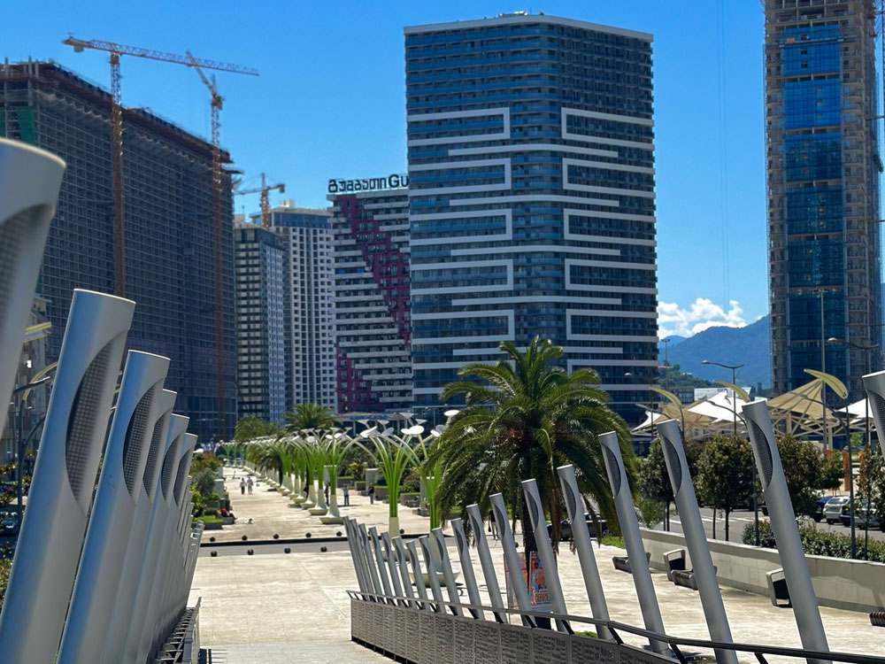 Продається з шикарним видом на море та Алею Героїв — мінімалістична студія в Bagrationi Residence. — Пошуковик нерухомості від забудовників і власників GEOLN.COM. Фото 1