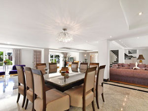 Villa en la montaña, en el campo, en las afueras, junto al mar en España, Andalucía, Marbella — Encuentre propiedades fuera del plan o reventa de bienes inmuebles directamente de desarrolladores y propietarios GEOLN.COM. Foto 10