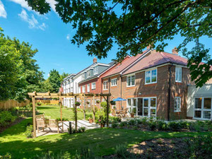 Real estate in St Giles Lodge — look at the real estate search engine GEOLN.COM. Photo 3