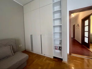 Montenegro. Muy espacioso apartamento de 98m2 con garaje en Bečići — Encuentre propiedades fuera del plan o reventa de bienes inmuebles directamente de desarrolladores y propietarios GEOLN.COM. Foto 11