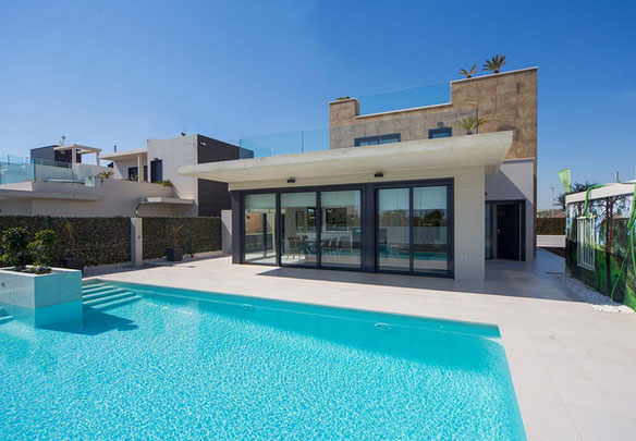 Villa 3 bedrooms 197 m² in Ciudad de las Comunicaciones, Spain