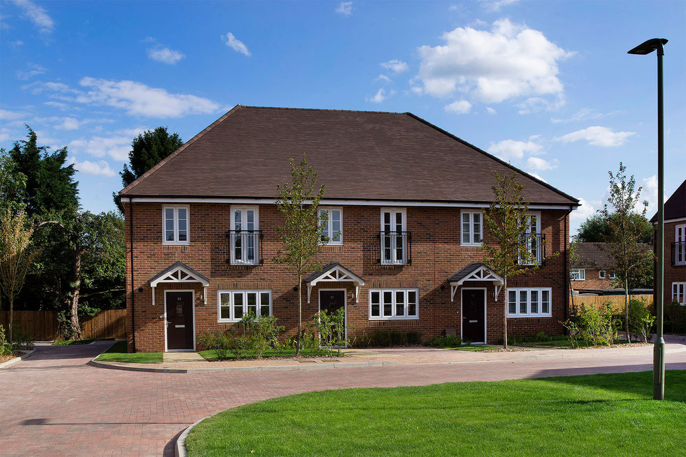 Real estate in Tadworth Gardens — look at the real estate search engine GEOLN.COM. Photo 1